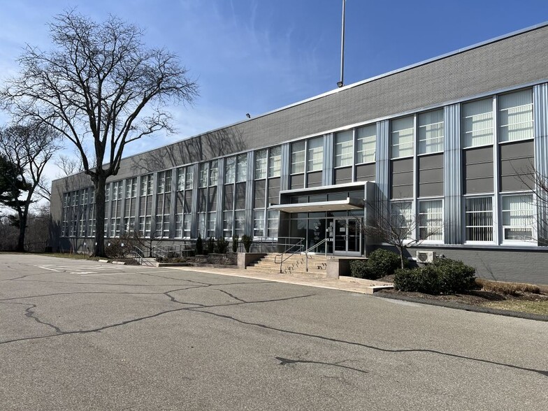 Primary Photo Of 500 S Broad St, Meriden Manufacturing For Lease