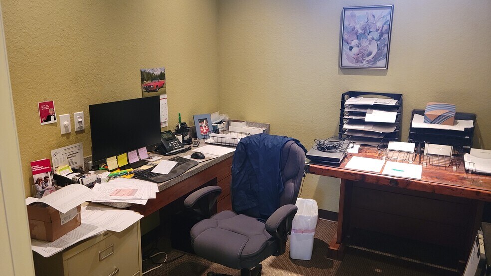More Photos Of 473 S Indiana Ave, Englewood Coworking Space