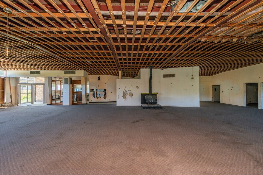 More Photos Of 4221 Siskiyou Ave, Dunsmuir Hotel For Sale