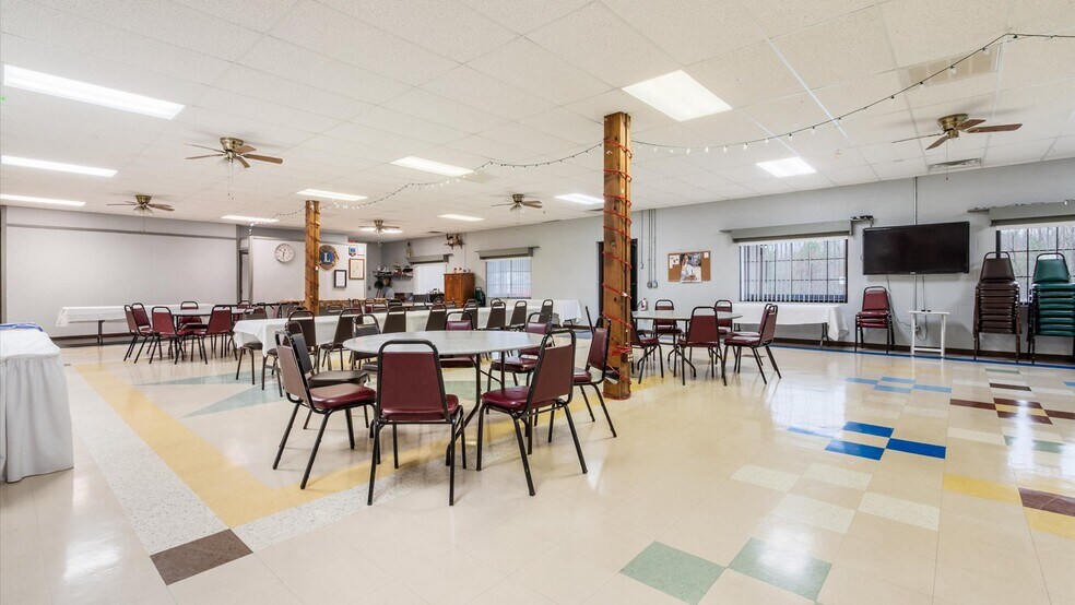 More Photos Of 2000 E Wheeling Ave, Cambridge Storefront For Sale