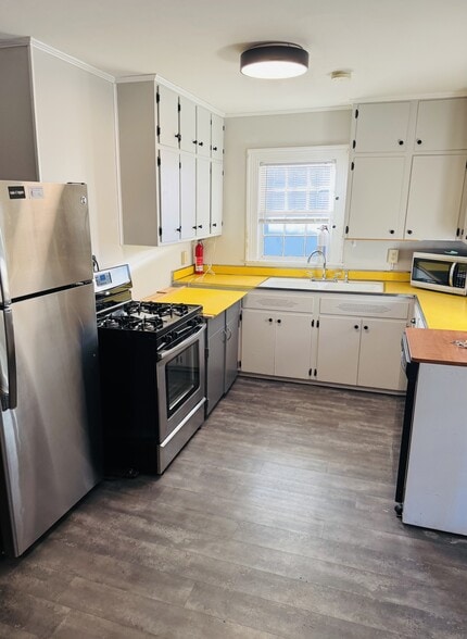 More Photos Of 202 W Chatham St, Apex Office For Sale