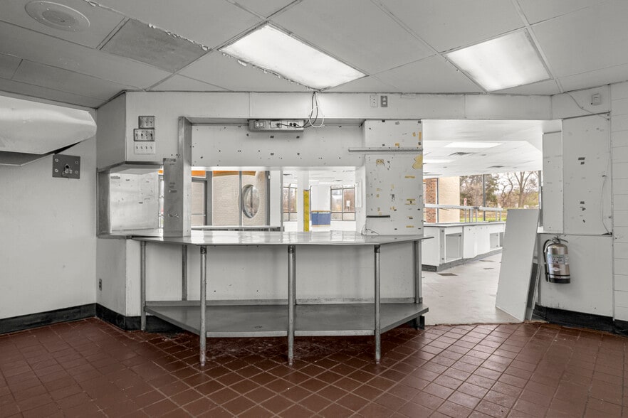 More Photos Of 15839 Telegraph Rd, Redford Township Fast Food For Lease