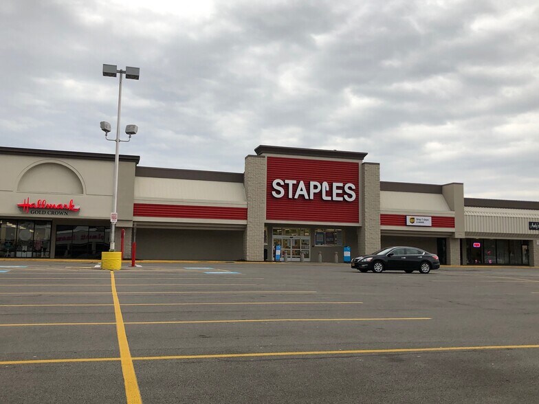 More Photos Of 1601 Penfield Rd, Rochester Unknown For Lease