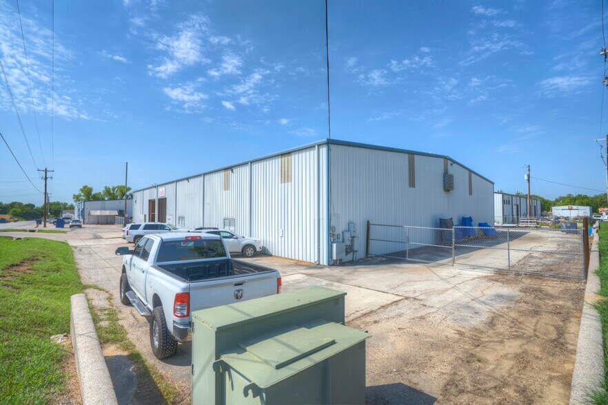 More Photos Of 11578 Airway Blvd, Roanoke Warehouse For Sale