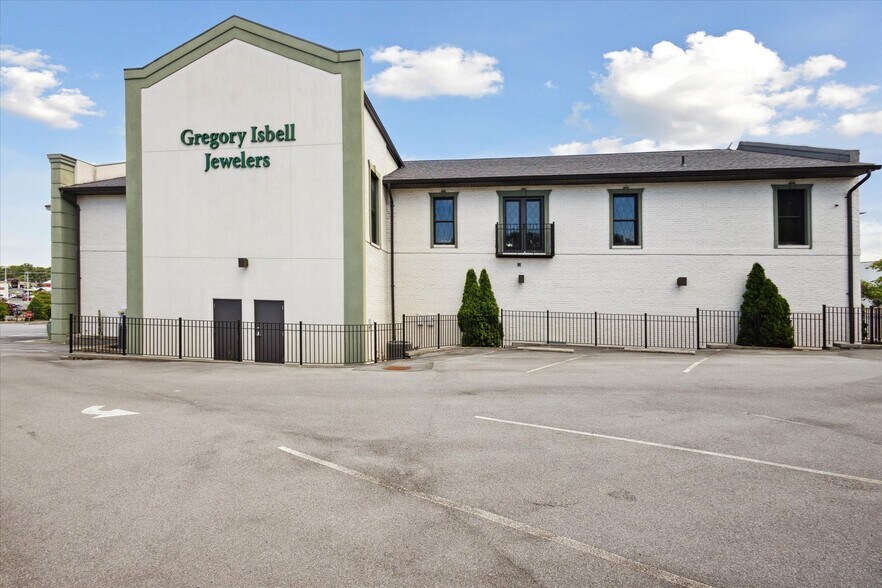 More Photos Of 2111 W Mountcastle Dr, Johnson City General Retail For Sale