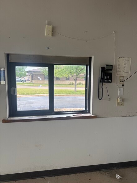More Photos Of 3315 SW Williams Blvd, Cedar Rapids Storefront Retail Office For Lease