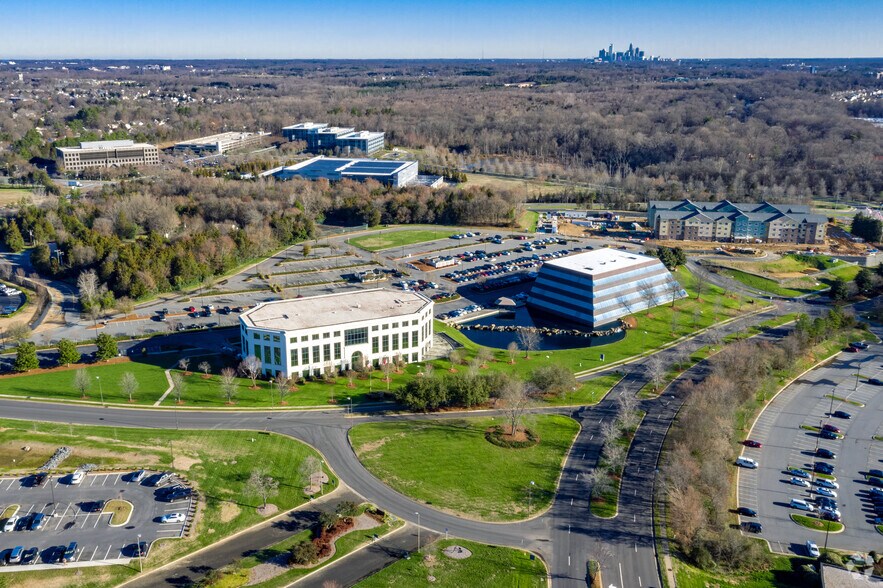 More Photos Of 9144 Arrowpoint Blvd, Charlotte Office For Sale