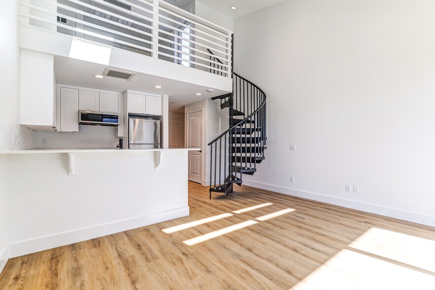 More Photos Of 7606 Girard Ave, La Jolla Apartments For Sale
