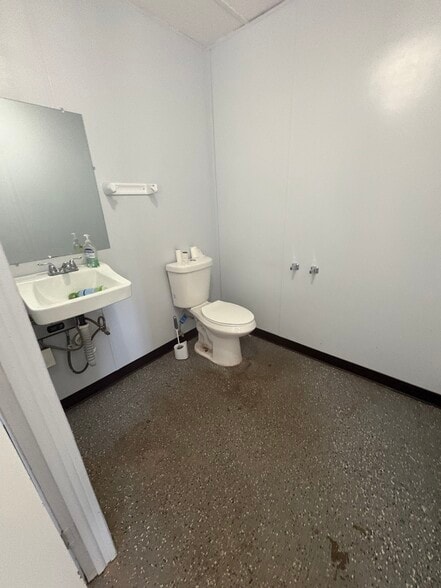 More Photos Of 5305 hwy 640, Lithia Land For Lease