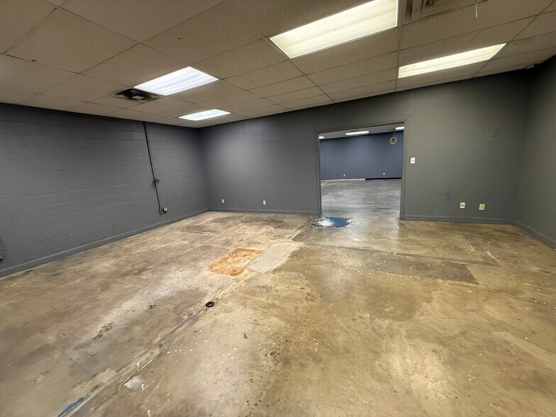 More Photos Of 4150 E 43rd St, North Little Rock Flex For Lease