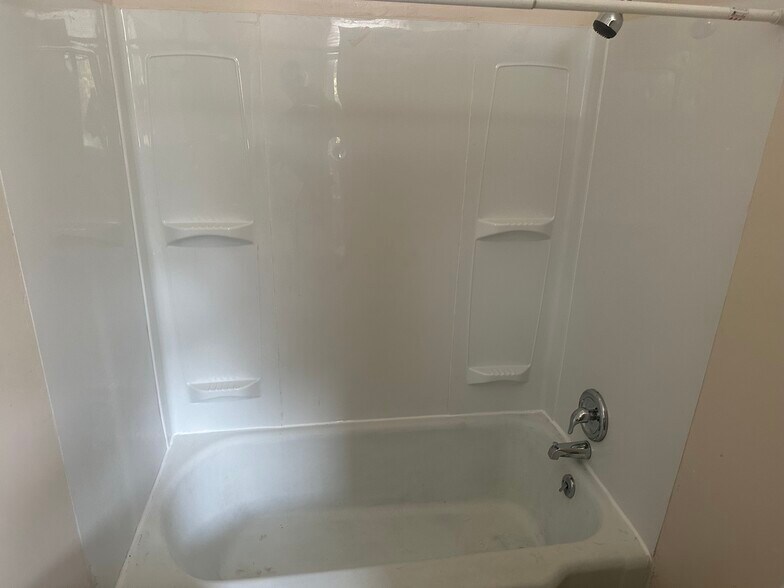 More Photos Of 142 W Main St, Windsor Apartments For Sale