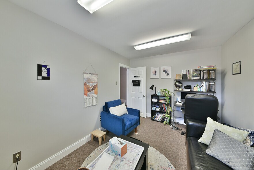 More Photos Of 12 E Mill Rd, Flourtown Medical For Lease