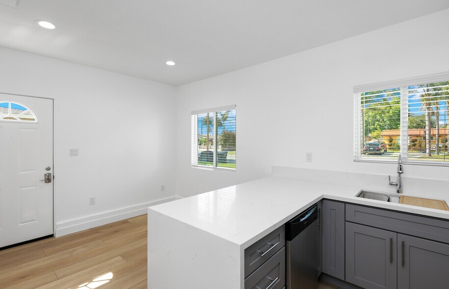More Photos Of 1200 W Sycamore Ave, Orange Apartments For Sale