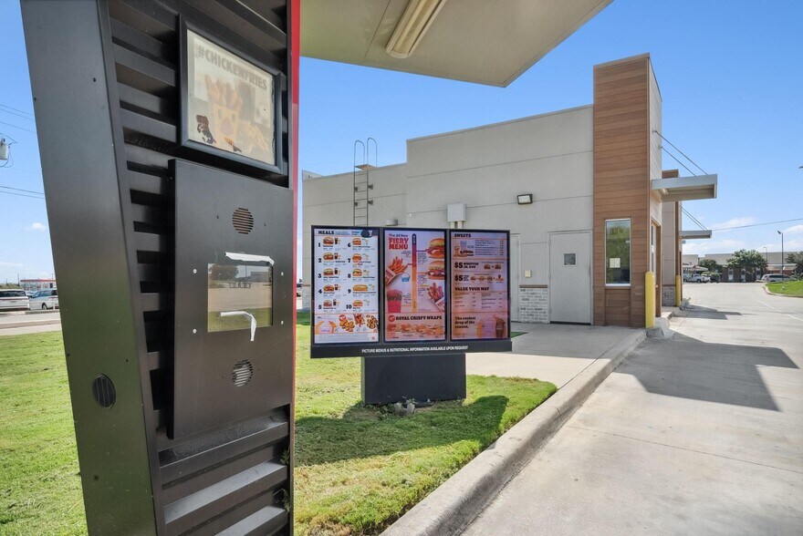 More Photos Of 3011 W Washington St, Stephenville Fast Food For Lease