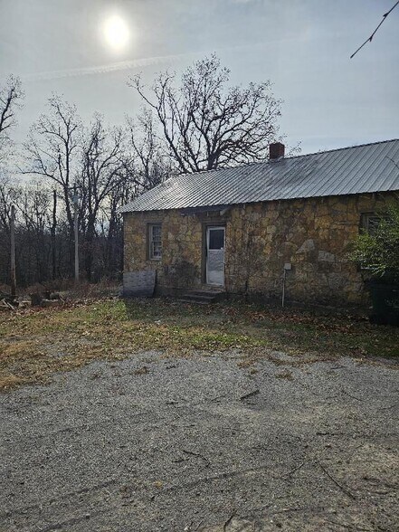 More Photos Of 130 Main St, Disney Freestanding For Sale