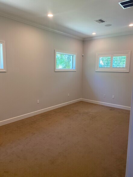 More Photos Of 1951 Nebraska Ave, Palm Harbor Office For Lease