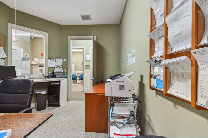 More Photos Of 7300-7313 E Professional Pky, Lakewood Ranch Medical For Sale