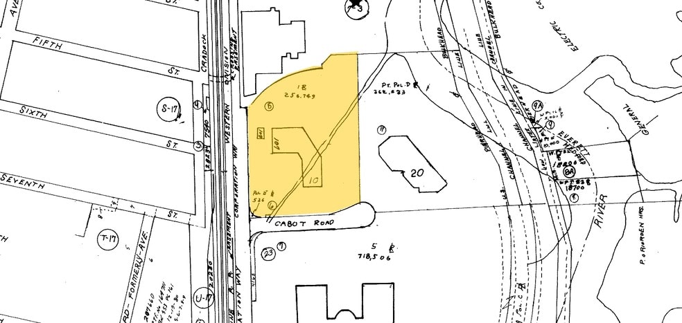 More Photos Of 10 Cabot Rd, Medford Office For Lease