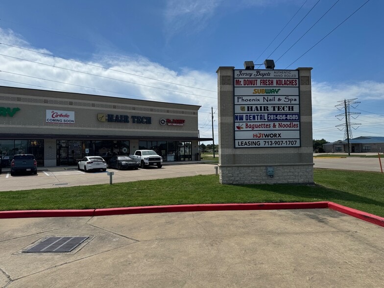 More Photos Of 9522 Huffmeister Rd, Houston Storefront Retail Office For Sale