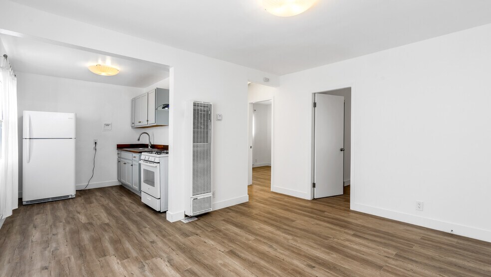 More Photos Of 10974 S Figueroa St, Los Angeles Apartments For Sale