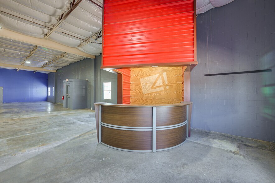 More Photos Of 3300 Lawnwood St, Fort Worth Warehouse For Sale