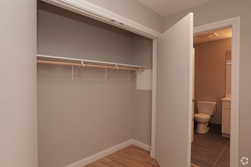 More Photos Of 2658 Scranton Rd, Cleveland Apartments For Lease