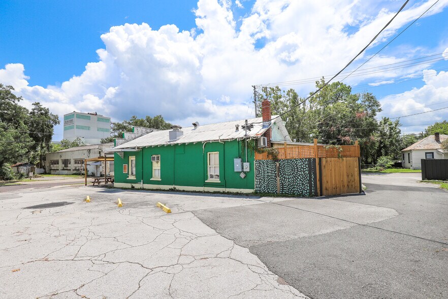 More Photos Of 436 SE 2nd St, Gainesville Restaurant For Lease