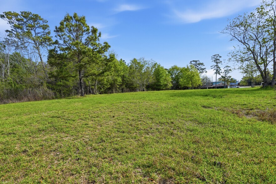 More Photos Of 2914 Old Highway 146, La Porte Bar For Sale