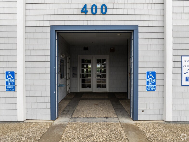 More Photos Of 400 Seaport Ct, Redwood City Medical For Lease