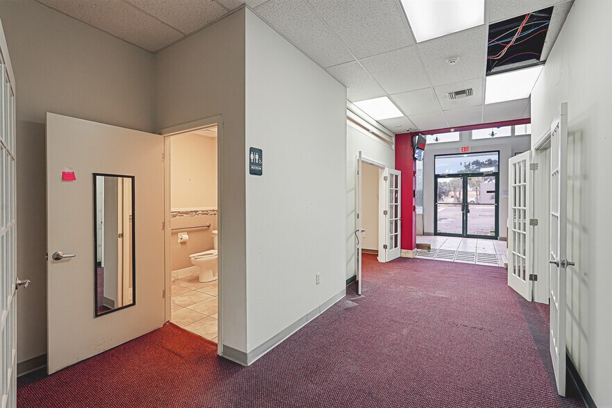 More Photos Of 524 9th St W, Bradenton Office For Lease