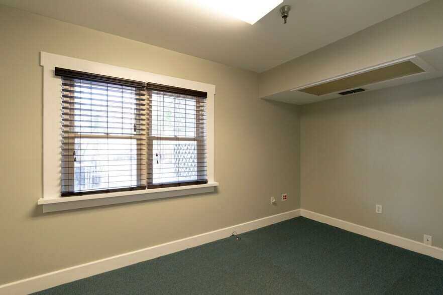 More Photos Of 216 Mirror Lake Dr N, Saint Petersburg Office For Lease