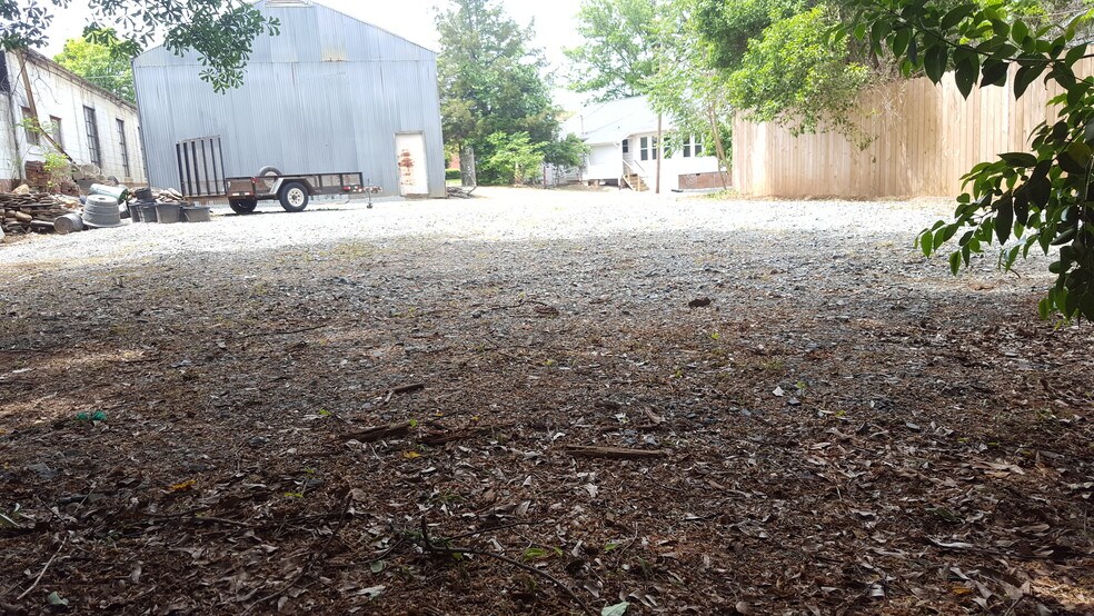 More Photos Of 3521 Monroe Rd, Charlotte Showroom For Lease