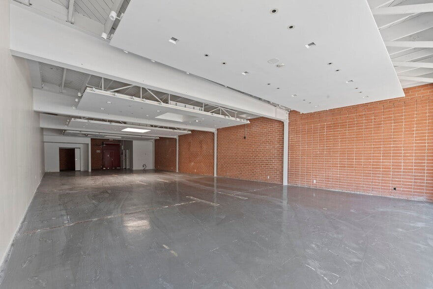 More Photos Of 316-318 S Robertson Blvd, Los Angeles General Retail For Lease