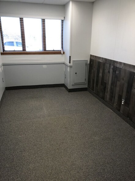 More Photos Of 2122 E Hemphill Rd, Burton Warehouse For Sale