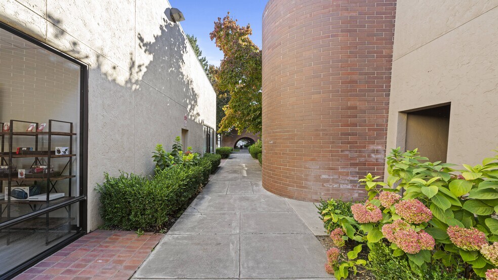 More Photos Of 3311 W Clearwater Ave, Kennewick Office For Sale