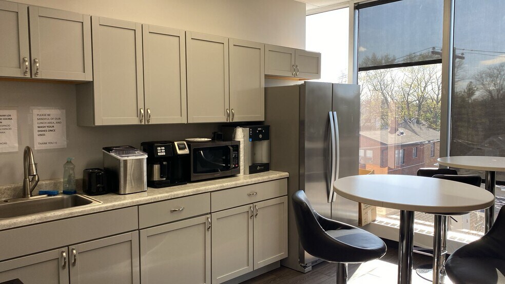 More Photos Of 6232 N Pulaski Rd, Chicago Office For Sale