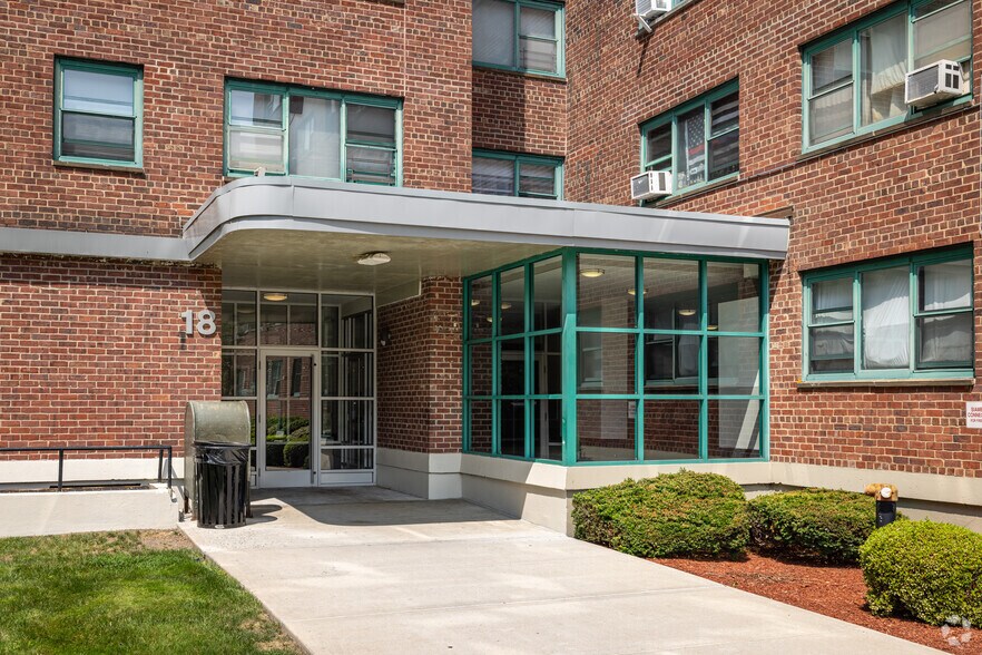 More Photos Of 20 Marshall St, Irvington Apartments For Lease