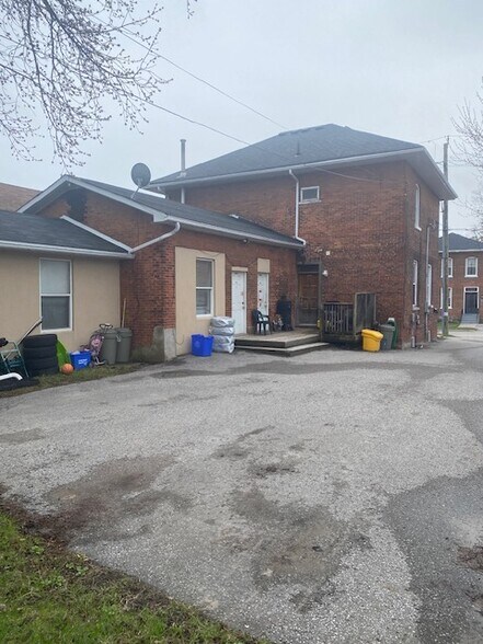 More Photos Of 102 Queen St, Bowmanville Apartments For Sale