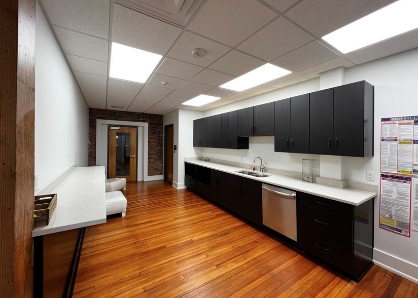 More Photos Of 552 E Market St, Louisville Office For Lease