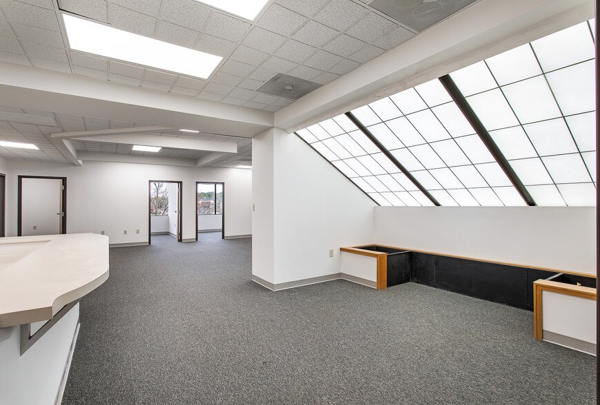 More Photos Of 11600 Busy St, Richmond Office For Lease