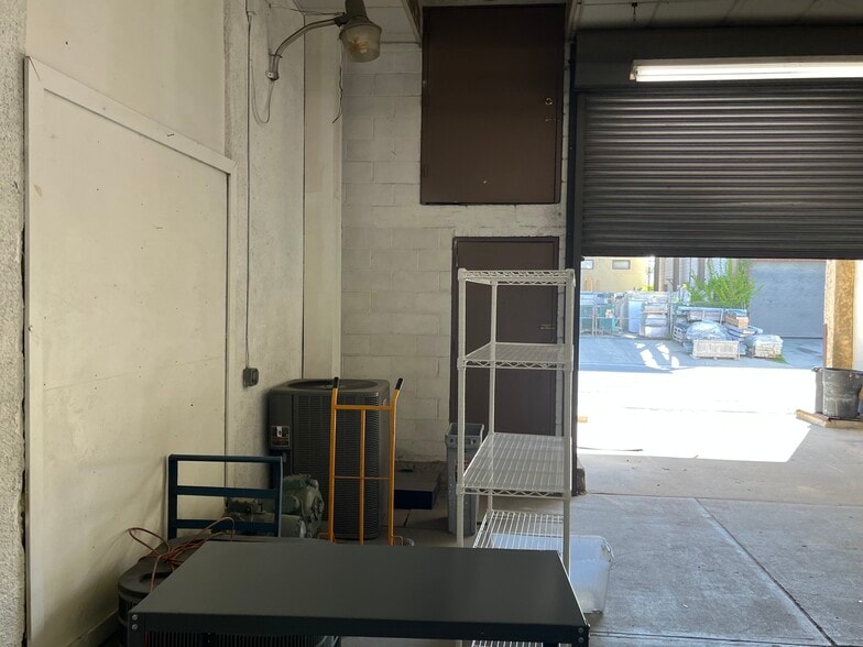 More Photos Of 87-89 Garden St, Westbury Warehouse For Lease