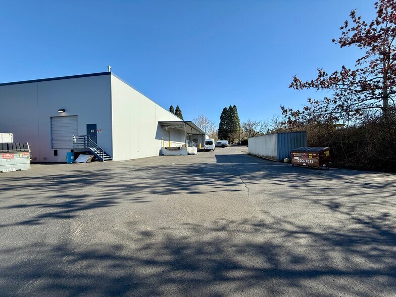 More Photos Of 14965 SW 72nd Ave, Portland Warehouse For Sale