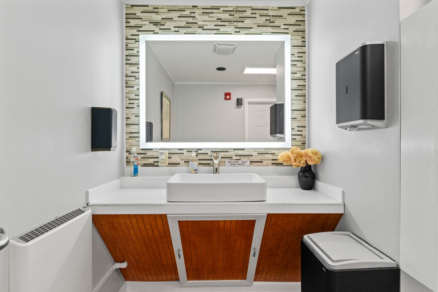 More Photos Of 357 W Main St, Searsport Freestanding For Sale