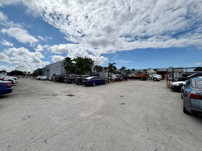 More Photos Of 4401 Nw 167th St, Miami Gardens Warehouse For Lease