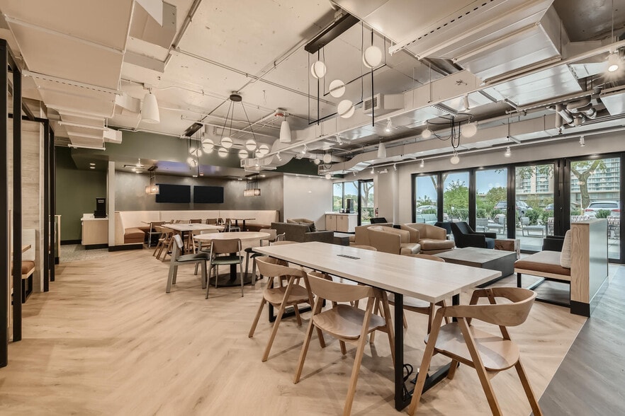 More Photos Of 8725 W Higgins Rd, Chicago Unknown For Lease