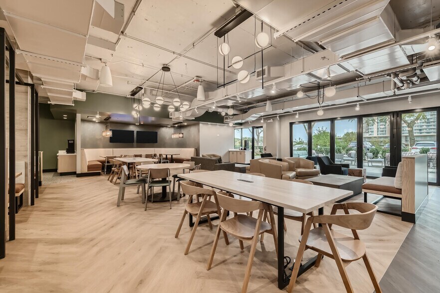 More Photos Of 8745 W Higgins Rd, Chicago Office For Sale