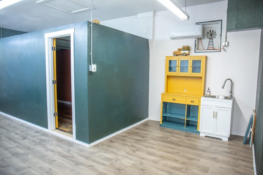 More Photos Of 113 Colorado ave, Stratton Office For Sale