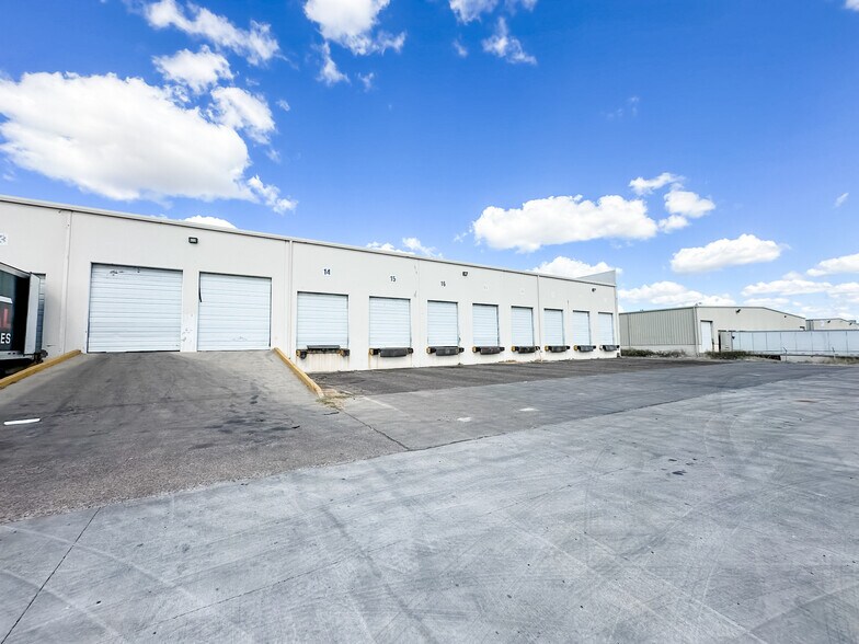 More Photos Of 813 Nafta Blvd, Laredo Warehouse For Sale