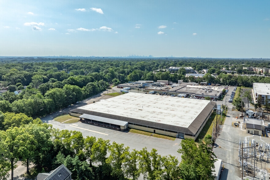 More Photos Of 19-05 Nevins Rd, Fair Lawn Warehouse For Lease