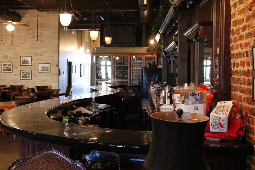 More Photos Of 111 E Erwin St, Tyler Storefront Retail Office For Sale